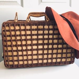 Vintage Picnic basket/Case